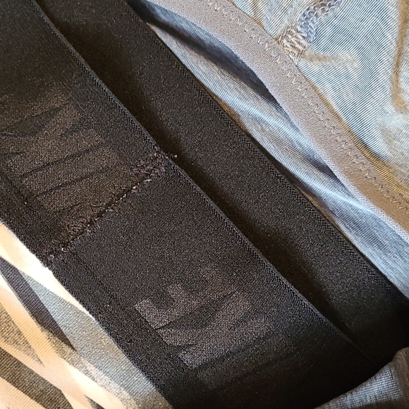 Nike dri fit tank with built-in sports bra - Picture 8 of 8